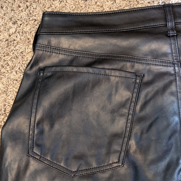 NWT Faux-Leather Black High Rise Straight Leg Stretch Pants 16P - Picture 11 of 15